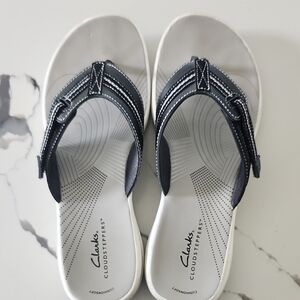Clarks Cloudsteppers Black and Gray Flip Flops
